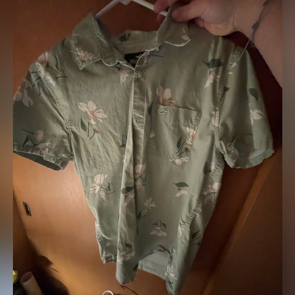 Hollister green floral button up - Picture 2 of 3